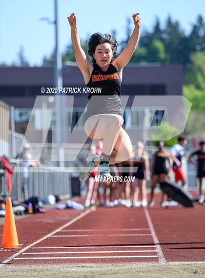 Thumbnail 3 in Newport - Bellevue vs Juanita (Long Jump) photogallery.