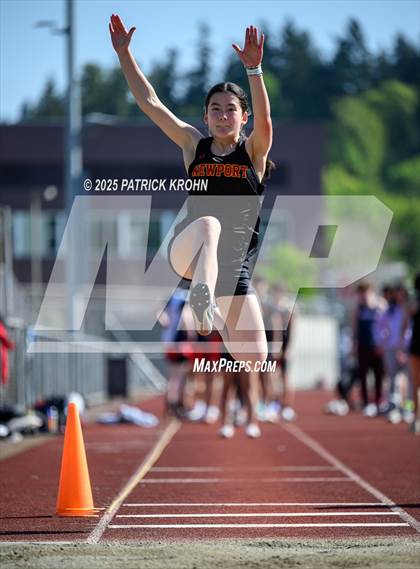 Thumbnail 2 in Newport - Bellevue vs Juanita (Long Jump) photogallery.