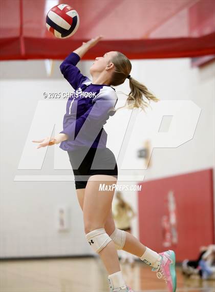 Thumbnail 2 in Fountain Hills vs Payson (Florence Invitational) photogallery.