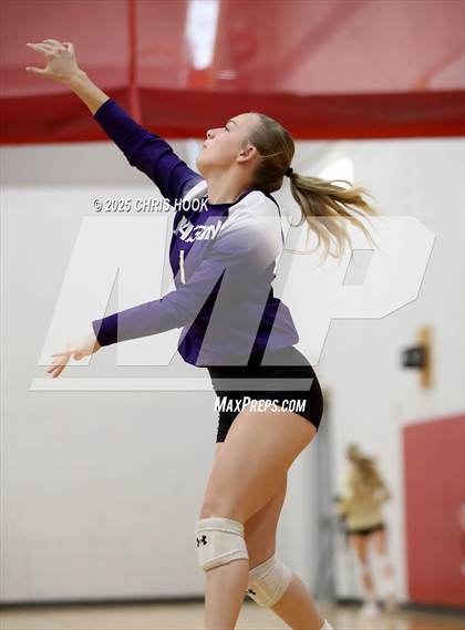 Thumbnail 3 in Fountain Hills vs Payson (Florence Invitational) photogallery.