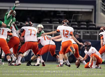 Thumbnail 3 in Brenham vs. Aledo (UIL 4A Division 2 Final) photogallery.