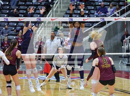 Thumbnail 2 in Dripping Springs vs. Tompkins (UIL 6A Final) photogallery.