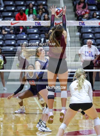 Thumbnail 2 in Dripping Springs vs. Tompkins (UIL 6A Final) photogallery.