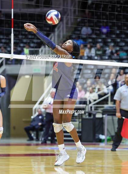 Thumbnail 2 in Dripping Springs vs. Tompkins (UIL 6A Final) photogallery.