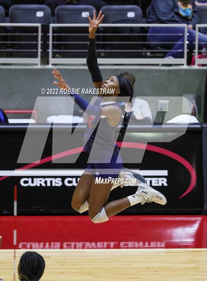 Thumbnail 2 in Dripping Springs vs. Tompkins (UIL 6A Final) photogallery.