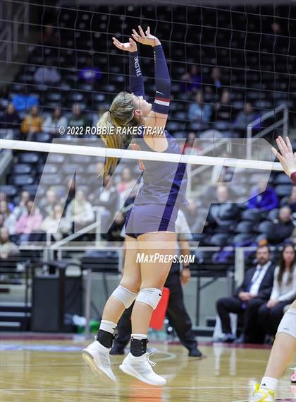 Thumbnail 3 in Dripping Springs vs. Tompkins (UIL 6A Final) photogallery.