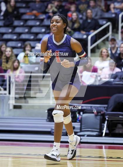 Thumbnail 2 in Dripping Springs vs. Tompkins (UIL 6A Final) photogallery.