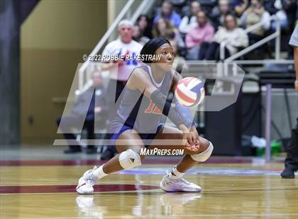 Thumbnail 2 in Dripping Springs vs. Tompkins (UIL 6A Final) photogallery.