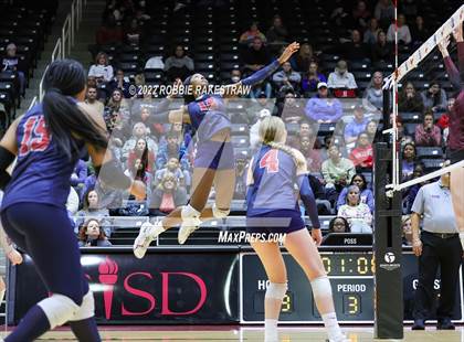 Thumbnail 1 in Dripping Springs vs. Tompkins (UIL 6A Final) photogallery.