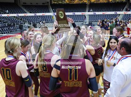 Thumbnail 2 in Dripping Springs vs. Tompkins (UIL 6A Final) photogallery.