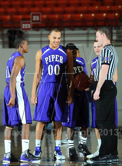 Thumbnail 1 in Piper vs. Andale (KSHSAA 4A  1st Round) photogallery.