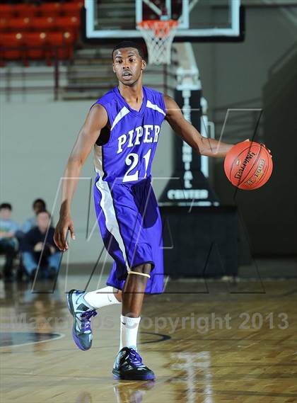 Thumbnail 2 in Piper vs. Andale (KSHSAA 4A  1st Round) photogallery.