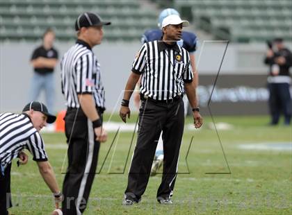 Thumbnail 2 in Corona del Mar vs. Sacred Heart Prep (CIF State D3 Final) photogallery.