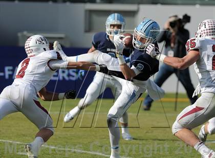Thumbnail 3 in Corona del Mar vs. Sacred Heart Prep (CIF State D3 Final) photogallery.