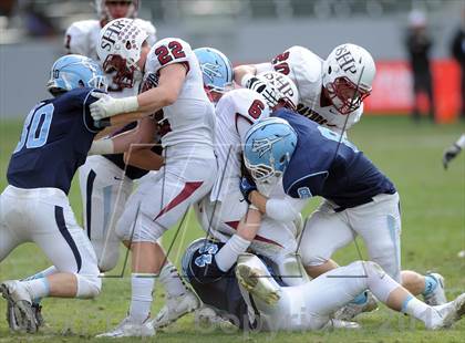 Thumbnail 3 in Corona del Mar vs. Sacred Heart Prep (CIF State D3 Final) photogallery.