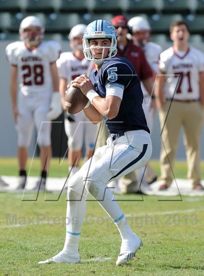 Thumbnail 2 in Corona del Mar vs. Sacred Heart Prep (CIF State D3 Final) photogallery.
