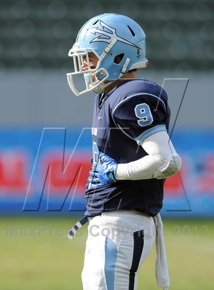 Thumbnail 3 in Corona del Mar vs. Sacred Heart Prep (CIF State D3 Final) photogallery.