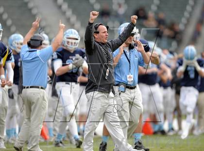 Thumbnail 3 in Corona del Mar vs. Sacred Heart Prep (CIF State D3 Final) photogallery.