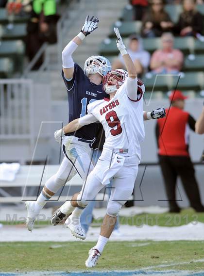 Thumbnail 2 in Corona del Mar vs. Sacred Heart Prep (CIF State D3 Final) photogallery.