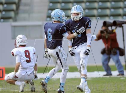 Thumbnail 3 in Corona del Mar vs. Sacred Heart Prep (CIF State D3 Final) photogallery.