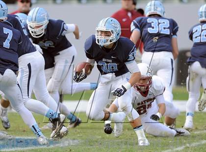 Thumbnail 1 in Corona del Mar vs. Sacred Heart Prep (CIF State D3 Final) photogallery.