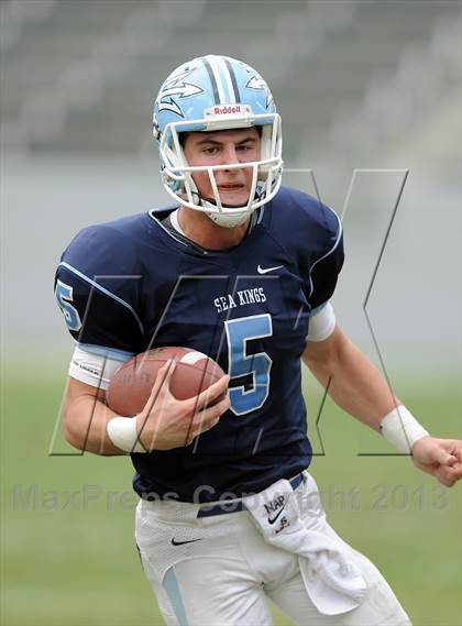 Thumbnail 3 in Corona del Mar vs. Sacred Heart Prep (CIF State D3 Final) photogallery.
