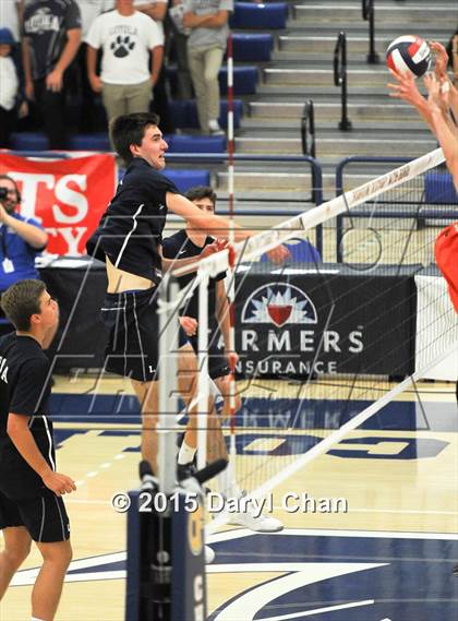 Thumbnail 1 in Loyola vs. Huntington Beach (CIF SoCal Regional D1 Final) photogallery.