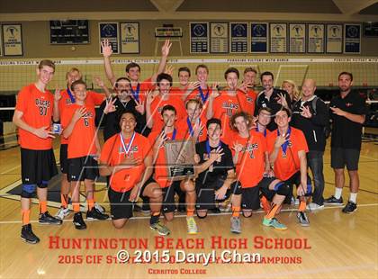 Thumbnail 1 in Loyola vs. Huntington Beach (CIF SoCal Regional D1 Final) photogallery.