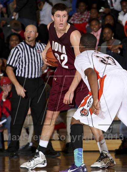 Thumbnail 3 in Spring Valley vs. Iona Prep (Harry Jefferson Showcase) photogallery.
