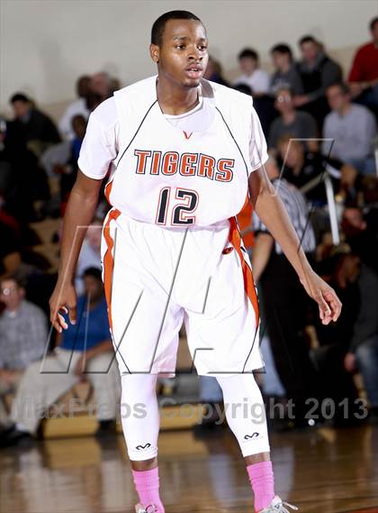 Thumbnail 3 in Spring Valley vs. Iona Prep (Harry Jefferson Showcase) photogallery.