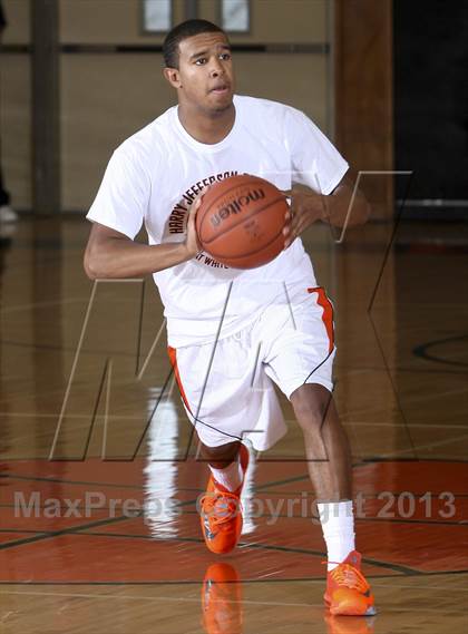 Thumbnail 3 in Spring Valley vs. Iona Prep (Harry Jefferson Showcase) photogallery.