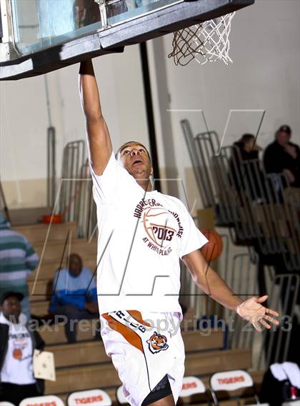 Thumbnail 3 in Spring Valley vs. Iona Prep (Harry Jefferson Showcase) photogallery.