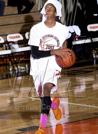 Thumbnail 2 in Spring Valley vs. Iona Prep (Harry Jefferson Showcase) photogallery.