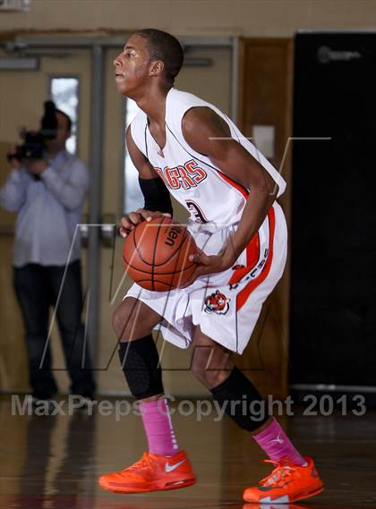 Thumbnail 1 in Spring Valley vs. Iona Prep (Harry Jefferson Showcase) photogallery.