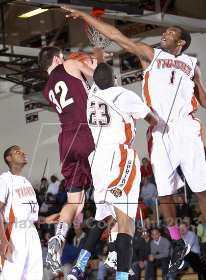 Thumbnail 2 in Spring Valley vs. Iona Prep (Harry Jefferson Showcase) photogallery.