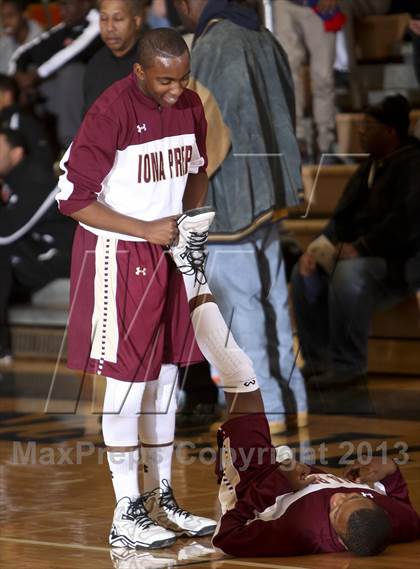 Thumbnail 1 in Spring Valley vs. Iona Prep (Harry Jefferson Showcase) photogallery.
