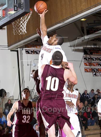 Thumbnail 3 in Spring Valley vs. Iona Prep (Harry Jefferson Showcase) photogallery.
