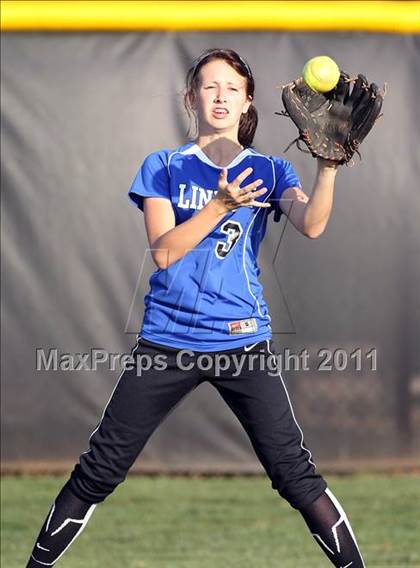 Thumbnail 1 in Lindale @ Crandall (3A Region 2 Bi-District Playoffs) photogallery.