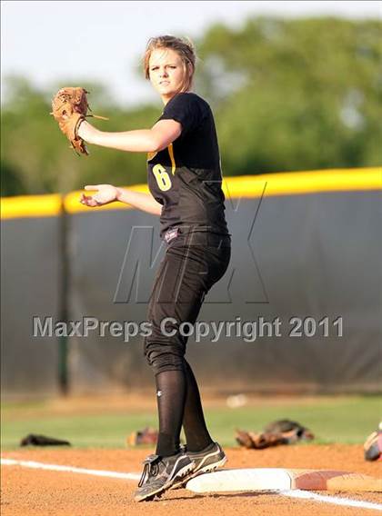 Thumbnail 2 in Lindale @ Crandall (3A Region 2 Bi-District Playoffs) photogallery.