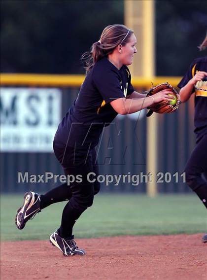 Thumbnail 2 in Lindale @ Crandall (3A Region 2 Bi-District Playoffs) photogallery.