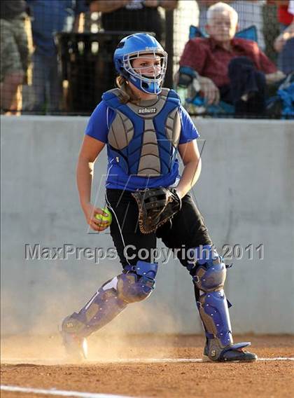 Thumbnail 3 in Lindale @ Crandall (3A Region 2 Bi-District Playoffs) photogallery.