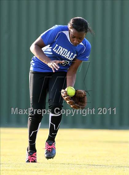 Thumbnail 2 in Lindale @ Crandall (3A Region 2 Bi-District Playoffs) photogallery.