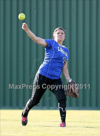 Thumbnail 1 in Lindale @ Crandall (3A Region 2 Bi-District Playoffs) photogallery.