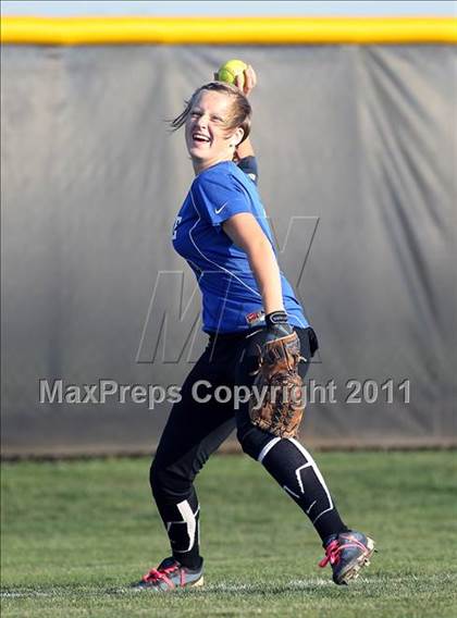 Thumbnail 3 in Lindale @ Crandall (3A Region 2 Bi-District Playoffs) photogallery.