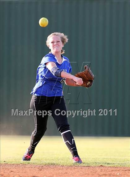 Thumbnail 3 in Lindale @ Crandall (3A Region 2 Bi-District Playoffs) photogallery.