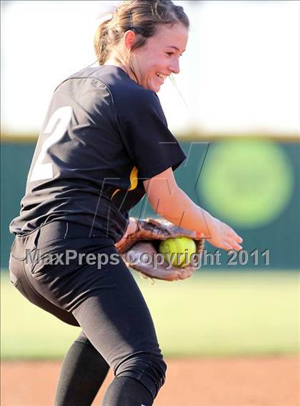 Thumbnail 3 in Lindale @ Crandall (3A Region 2 Bi-District Playoffs) photogallery.