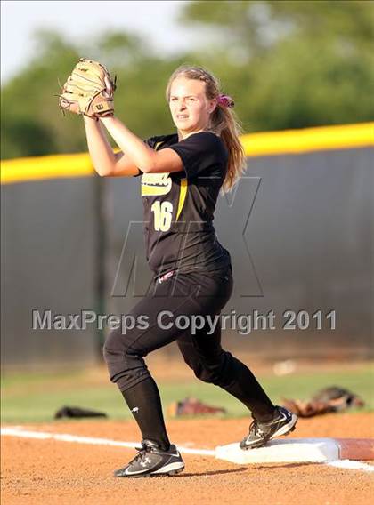 Thumbnail 3 in Lindale @ Crandall (3A Region 2 Bi-District Playoffs) photogallery.