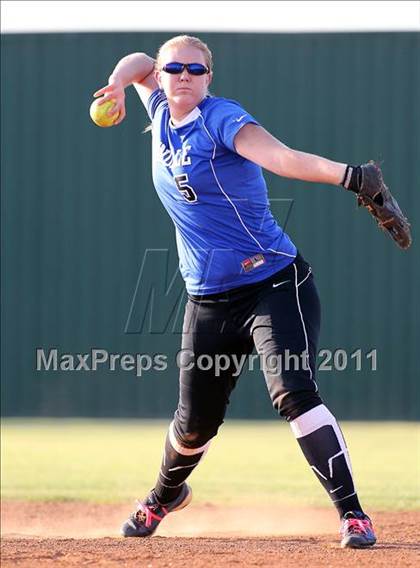 Thumbnail 1 in Lindale @ Crandall (3A Region 2 Bi-District Playoffs) photogallery.