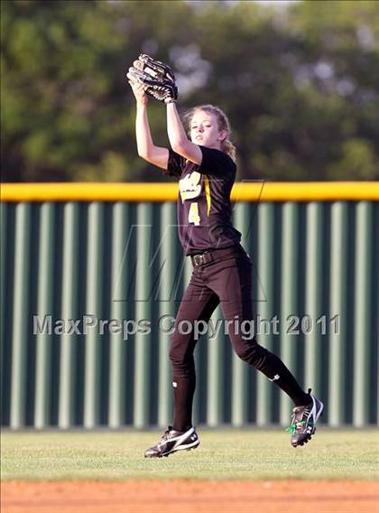 Thumbnail 1 in Lindale @ Crandall (3A Region 2 Bi-District Playoffs) photogallery.