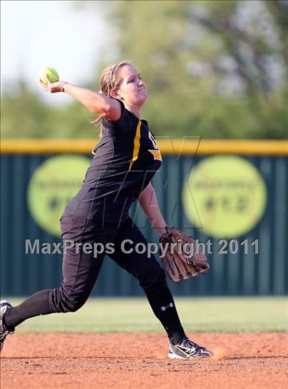 Thumbnail 1 in Lindale @ Crandall (3A Region 2 Bi-District Playoffs) photogallery.